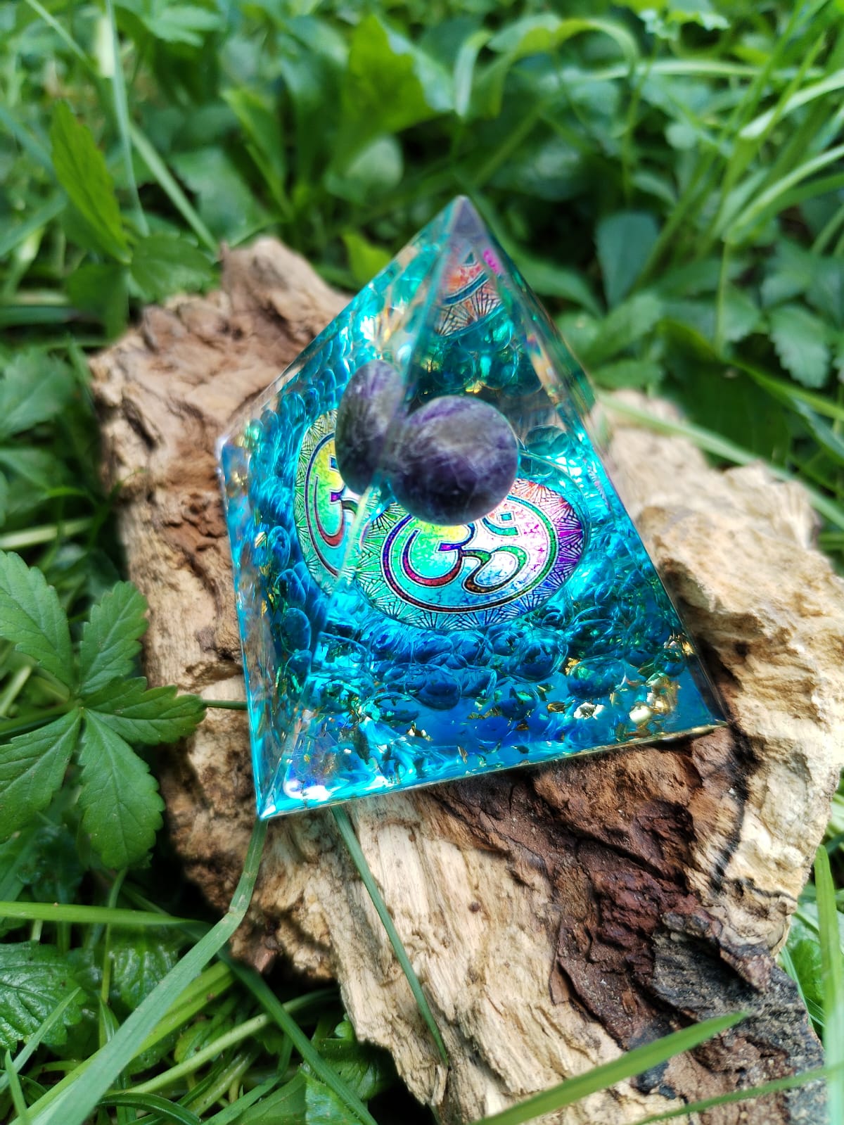 Piramide Orgone In Cristallo E Resina | Per Meditazione Ed Energia Positiva - Foto 10