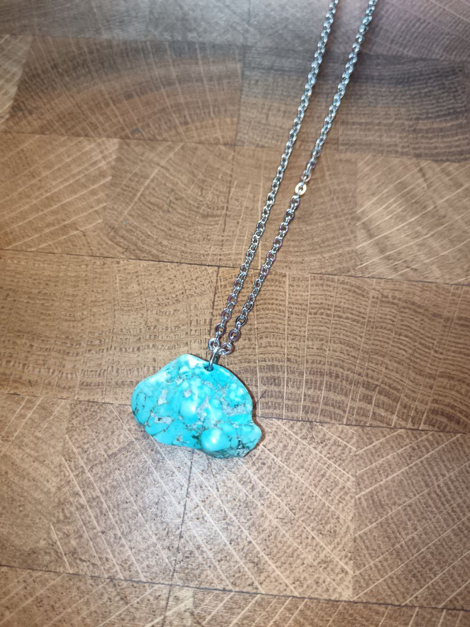 Collana pietra Magnesite grezza (tinta)