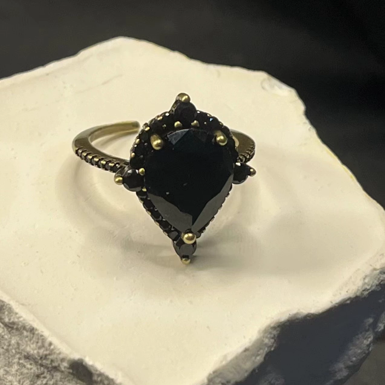 Anello Gotico Alchemy Gothic – Cuore Nero Con Ali Di Demone, Peltro Fine, R240