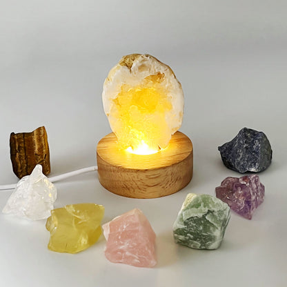 LAMPADA CON GEOIDE CRISTALLO DI ROCCA E CRISTALLI 7 CHAKRA