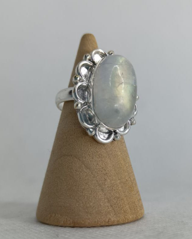 Anello in Labradorite bianca -Regina del cambiamento