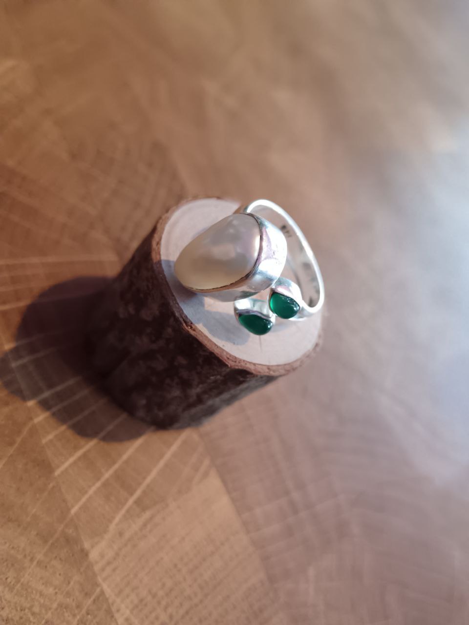 piumarosa_anello_madreperla_smeraldo_1_7d5e3682-66ee-452c-ac75-0ca4604b4d9c