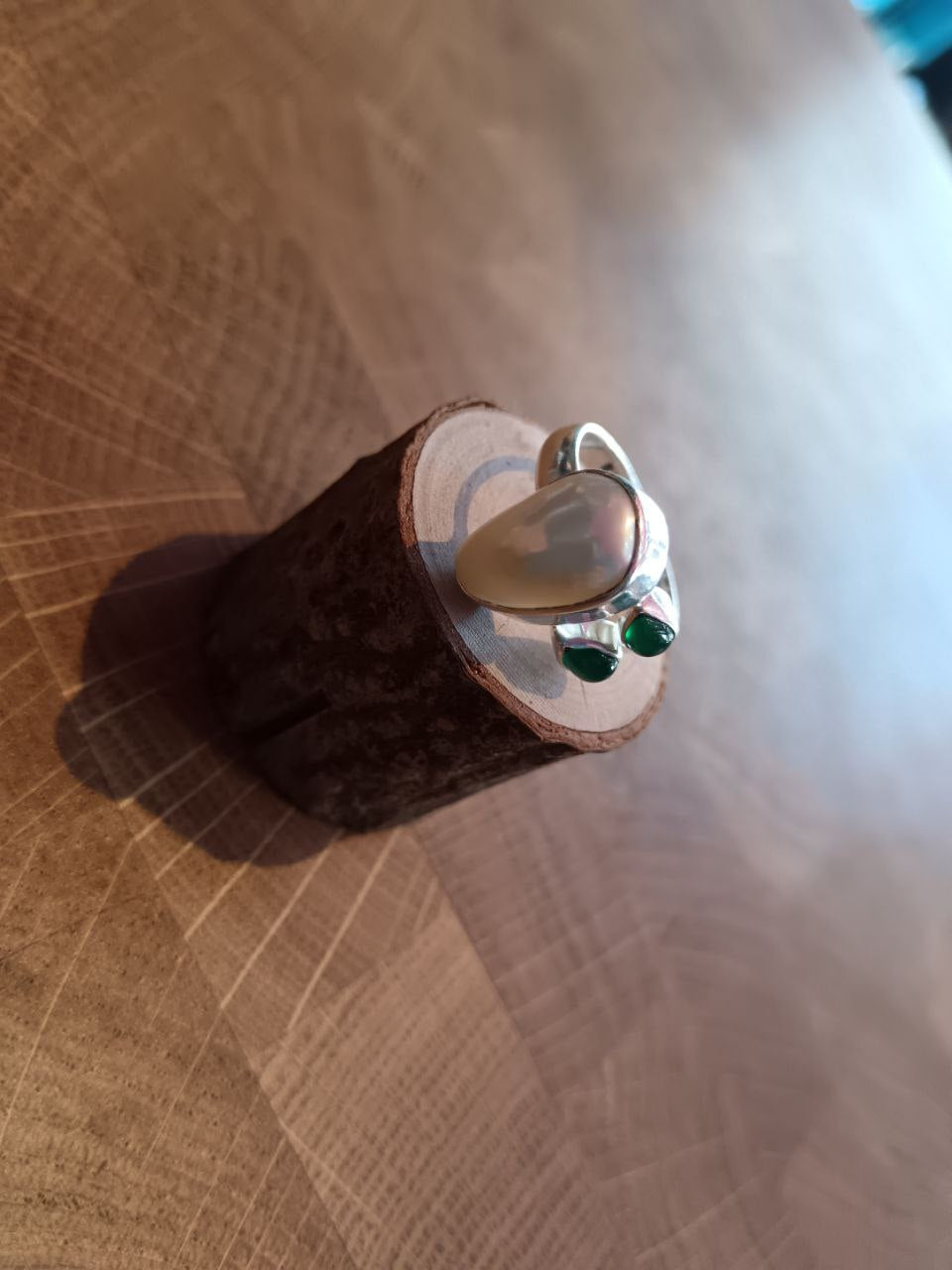 piumarosa_anello_madreperla_smeraldo_a1c12f56-633f-4cfe-a87e-65619c9280ee