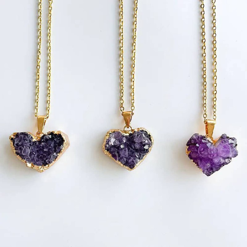 Collana con cuore di ametista: pendente in cristallo viola, pietra portafortuna di febbraio, placcata in oro 14k - Italia Collana con cuore di ametista: pendente in cristallo viola, pietra portafortuna di febbraio, placcata in oro 14k - Italia