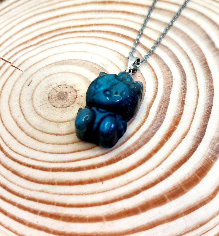 Hello Kitty in Labradorite