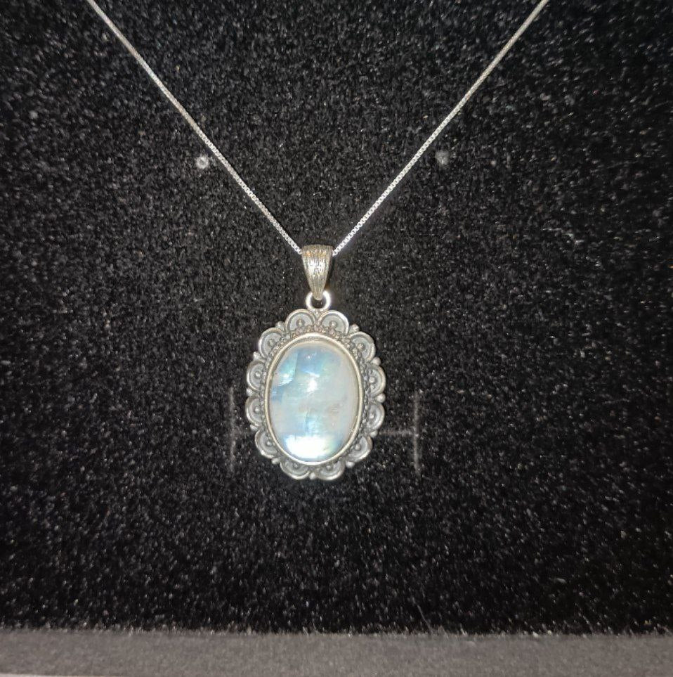 Ricamo 925 in Labradorite Bianca