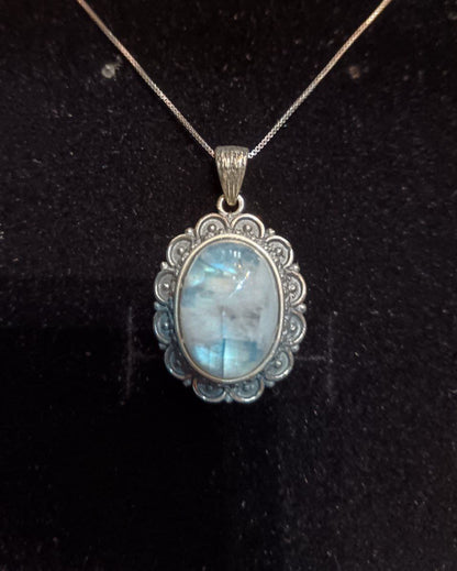 Ricamo 925 in Labradorite Bianca