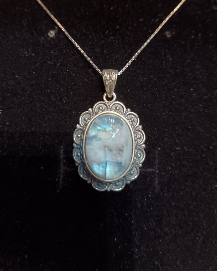 Ricamo 925 in Labradorite Bianca
